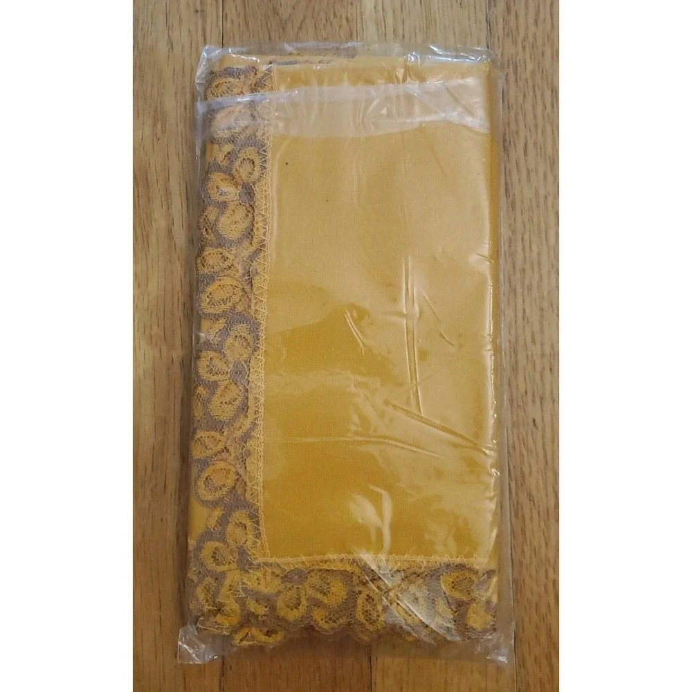 Vintage 4 Marigold Yellow Dinner Napkins Lace Edge Never Sealed